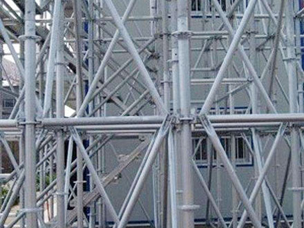 用盤扣式腳手架搭建落地架及外腳手架的施工方案(圖1) 用盤扣式腳手架搭建落地架及外腳手架的施工方案(圖1)